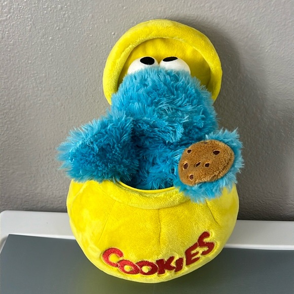 Sesame Street Cookie Monster Plush Puppet in Cookie Jar 2019 - Picture 3 of 6